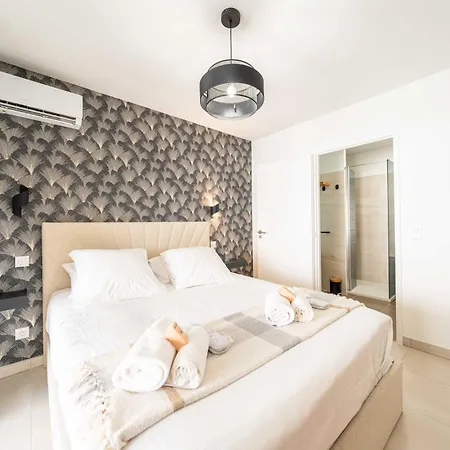 Modern 1 Bedroom Flat 2 Terraces Parking شقة