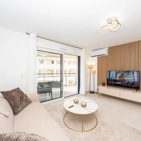 Modern 1 Bedroom Flat 2 Terraces Parking