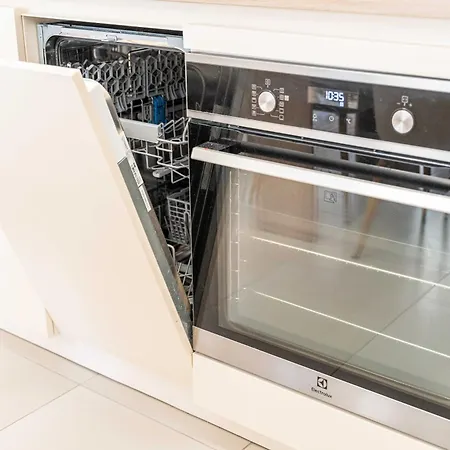 Modern 1 Bedroom Flat 2 Terraces Parking Apartment *