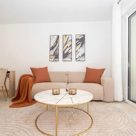 Daire Modern 1 Bedroom Flat 2 Terraces Parking *
