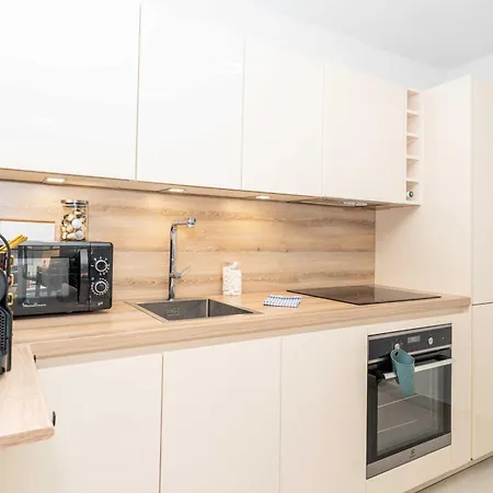Modern 1 Bedroom Flat 2 Terraces Parking