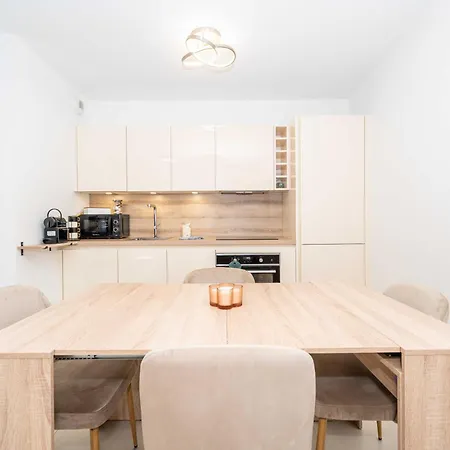 Modern 1 Bedroom Flat 2 Terraces Parking