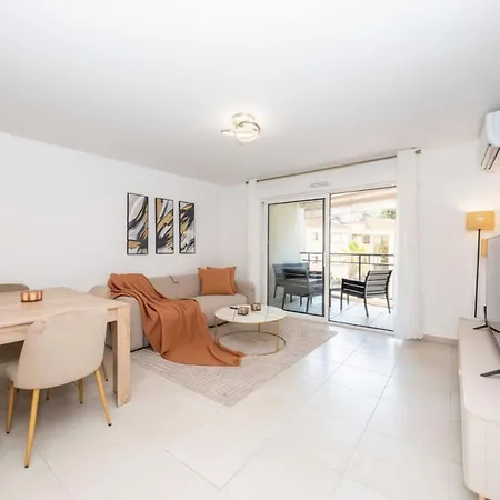Modern 1 Bedroom Flat 2 Terraces Parking