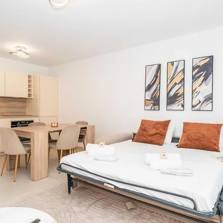 Modern 1 Bedroom Flat 2 Terraces Parking *