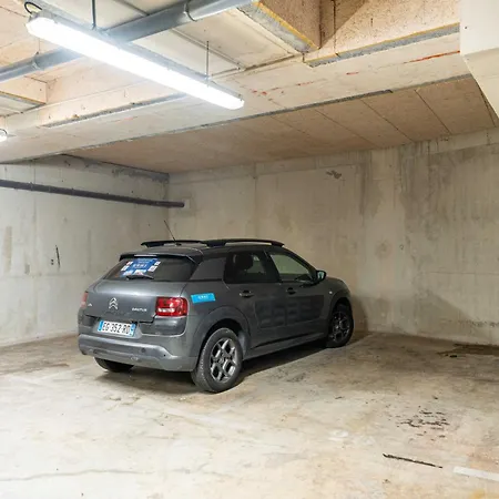 Modern 1 Bedroom Flat 2 Terraces Parking