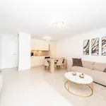 Modern 1 Bedroom Flat 2 Terraces Parking